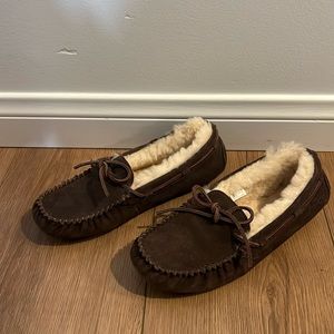 EUC - Women's UGG Moccasins - Dk Brown Size 8